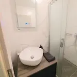 S Dvije Spavace Sobe דירה פורץ